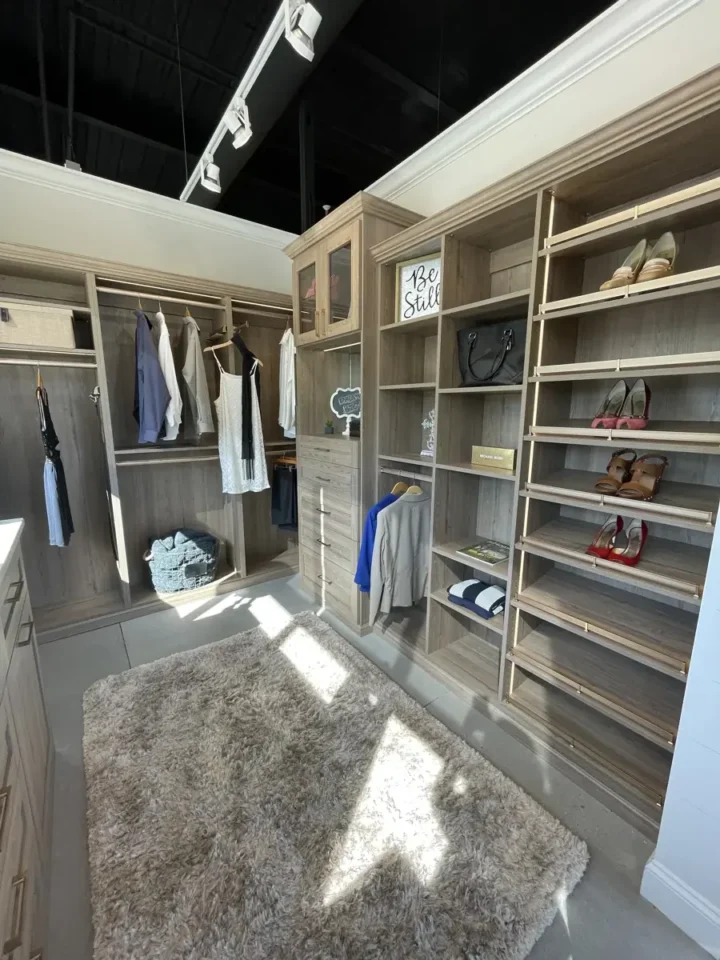 Walk - In closet 7